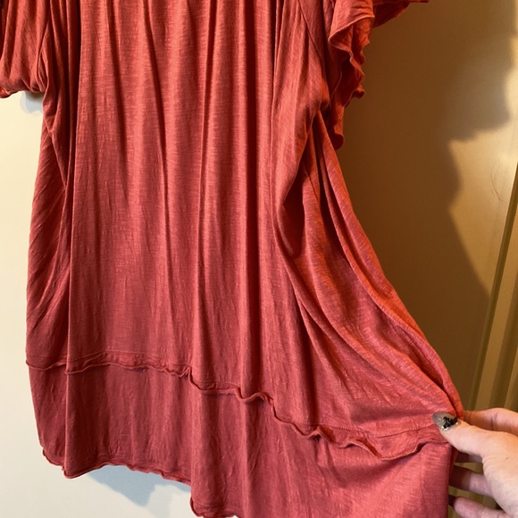 Beautiful coral color top, very flattering! - Picture 4 of 4